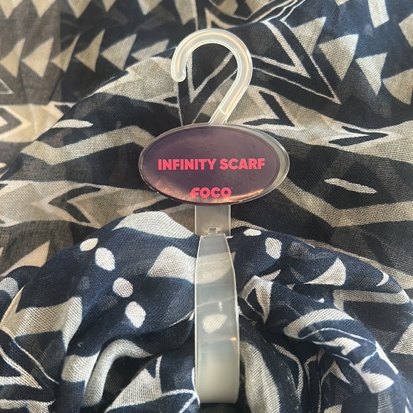 Dallas Cowboys Printed Infinity Scarf - Picture 6 of 6